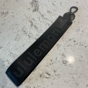 All Black Never Lost Keychain - LuLu Lemon